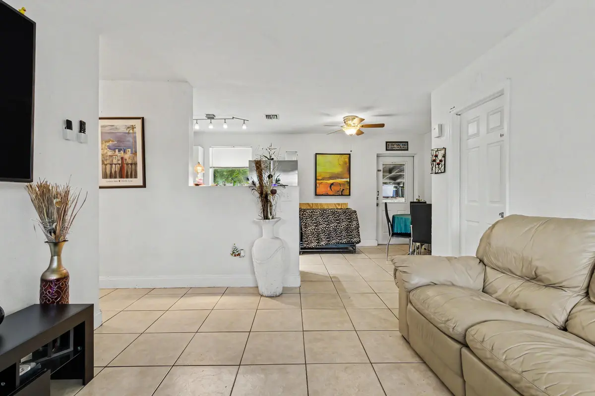 6714-13 at 6714 ATLANTA Street, Hollywood