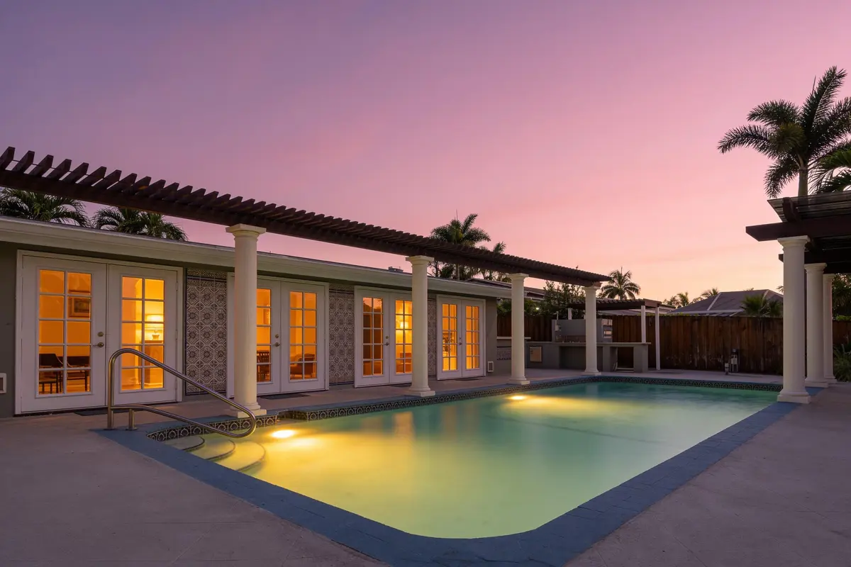 Twilight at 930 SE 10TH Court, Pompano Beach