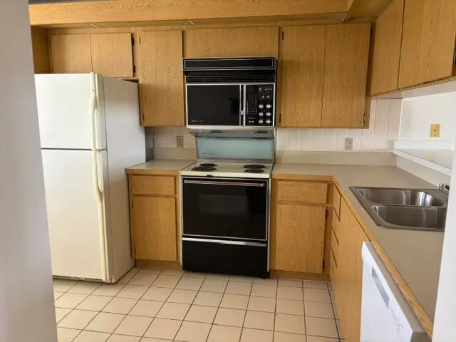 KITCHEN at 2601 Village Boulevard Apt 406, West Palm Beach