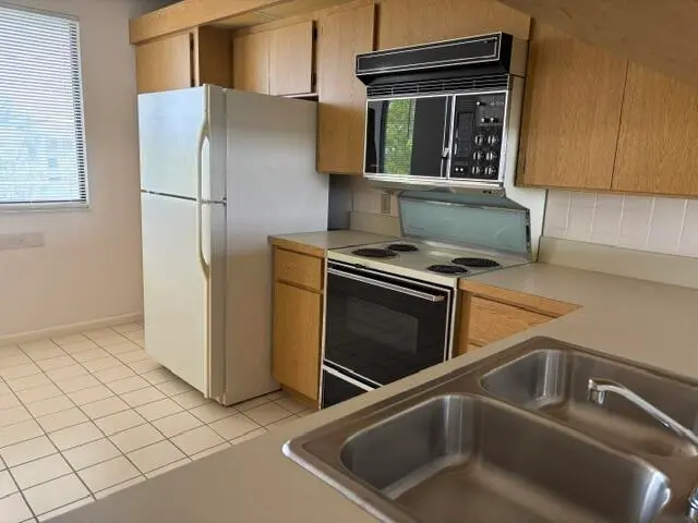 KITCHEN at 2601 Village Boulevard Apt 406, West Palm Beach