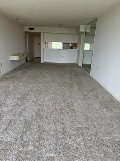 GREAT RM at 2601 Village Boulevard Apt 406, West Palm Beach