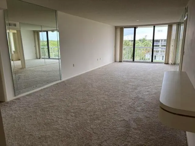 GREAT RM at 2601 Village Boulevard Apt 406, West Palm Beach
