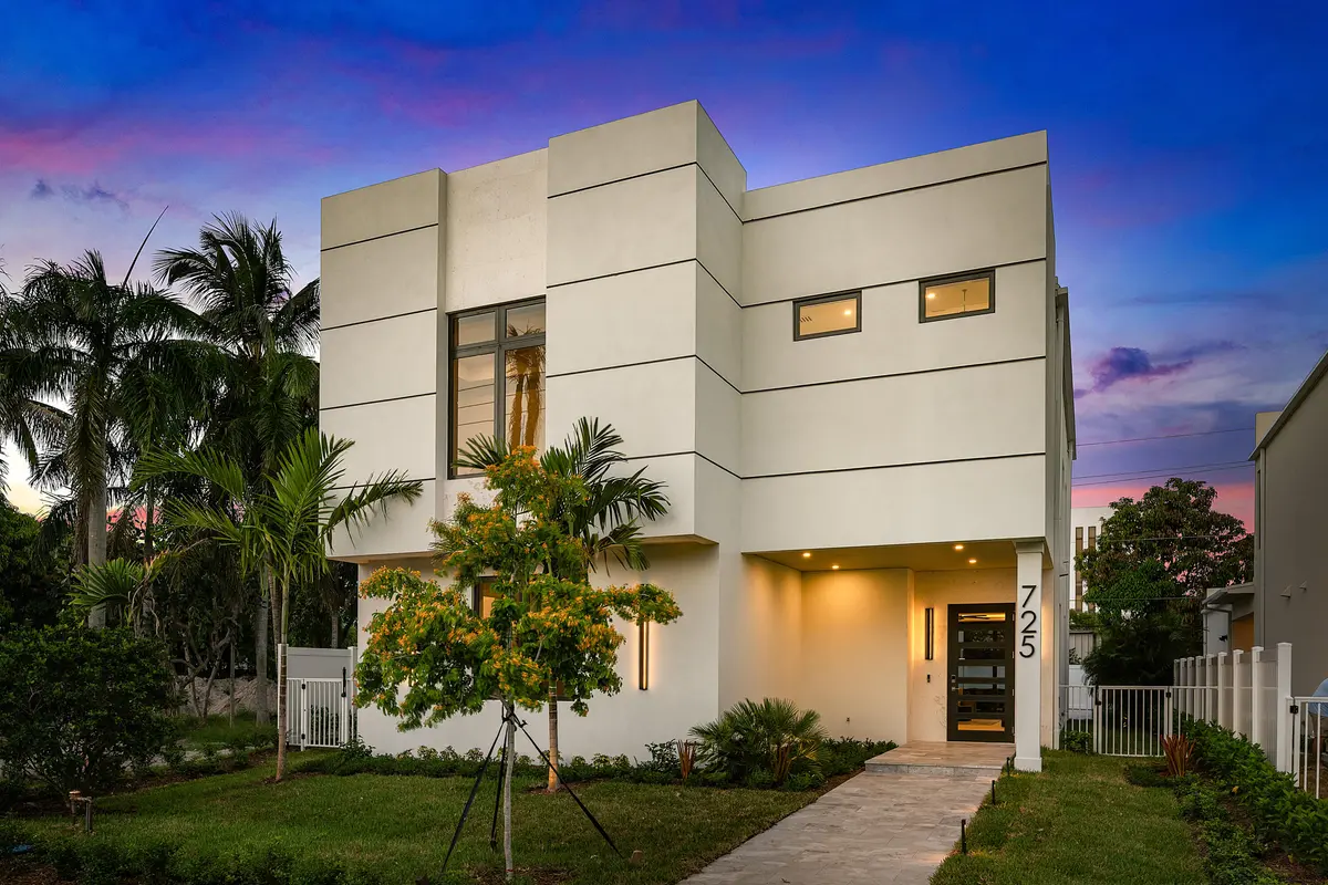 725 SE 4th Twilight at 715 SE 4th Avenue, Delray Beach