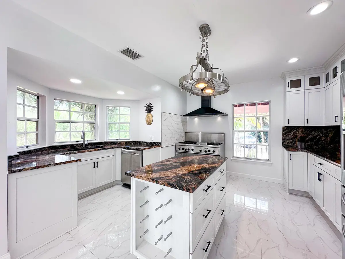 9. Kitchen at 521 SW MARION Court, Palm City