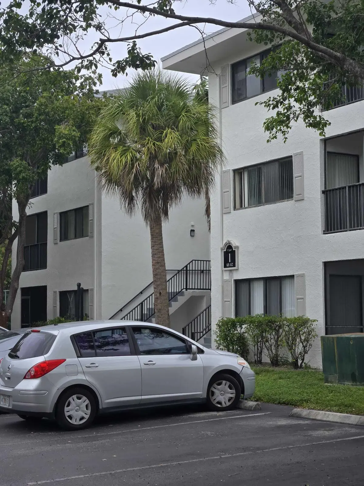 IMG-20241120-WA0016 at 2445 SW 18TH Terrace 1120, Fort Lauderdale