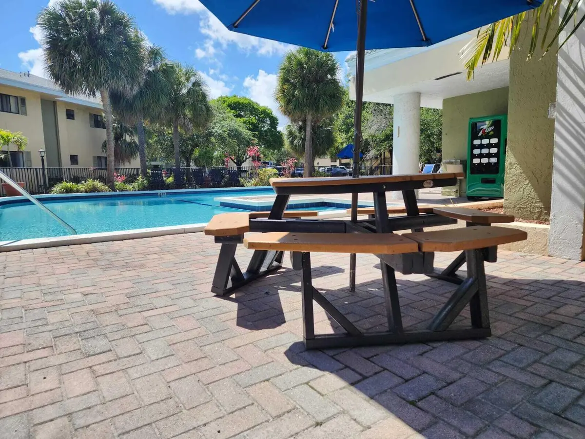 WhatsApp Image 2024-05-28 at 12.06.54_60 at 2445 SW 18TH Terrace 1120, Fort Lauderdale