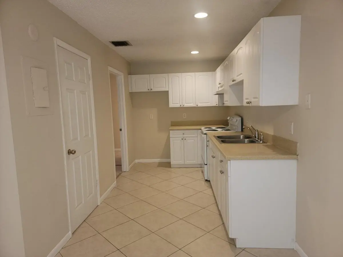 20250830000518671774000000-o at 2002 S 10th Street C, Fort Pierce
