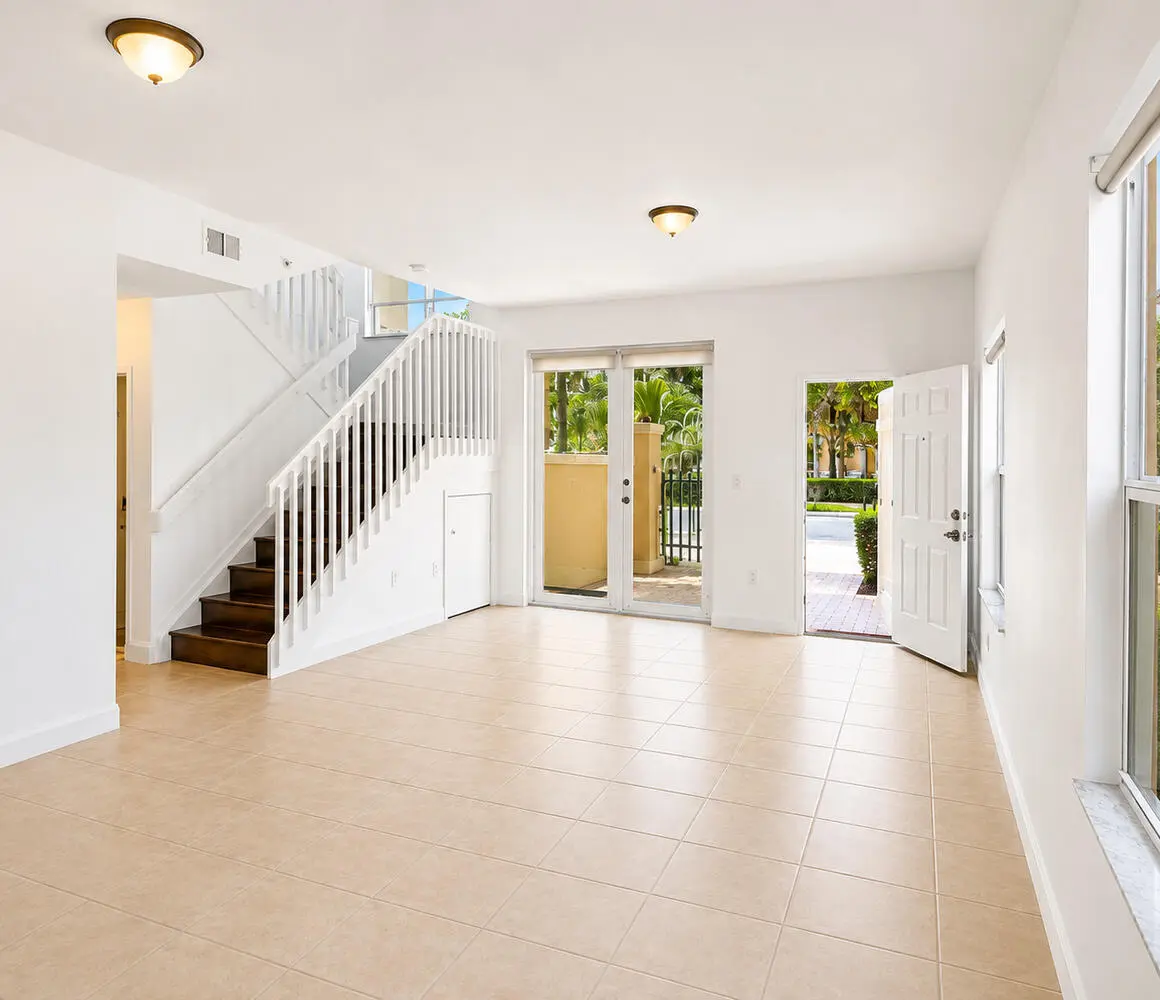 Entry inside View at 906 SW 143rd Avenue 2005, Pembroke Pines