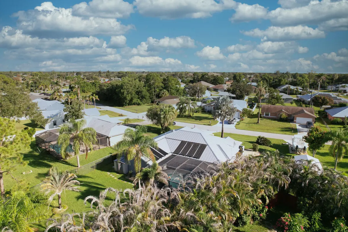 LUSH, OVERSIZED LOT! at 549 SE CLIFF Road, Port St. Lucie