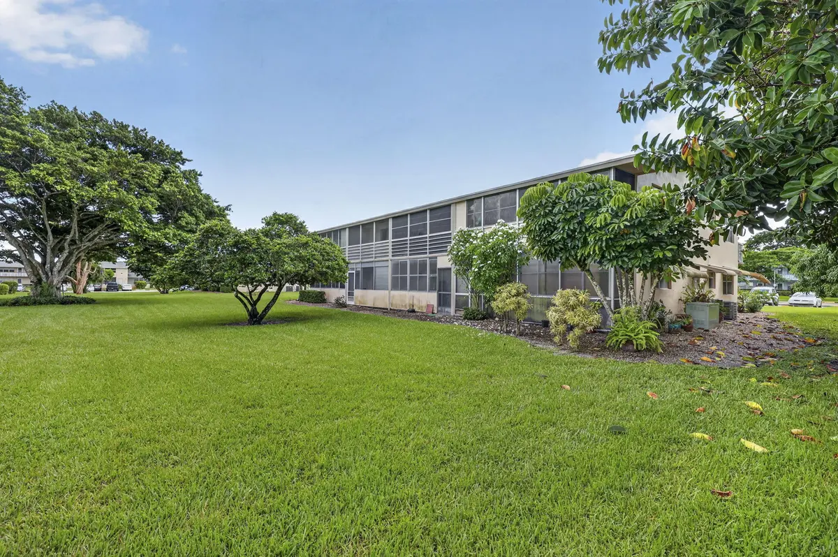 31-web-or-mls-BS1A9418 at 210 Canterbury J 1, West Palm Beach