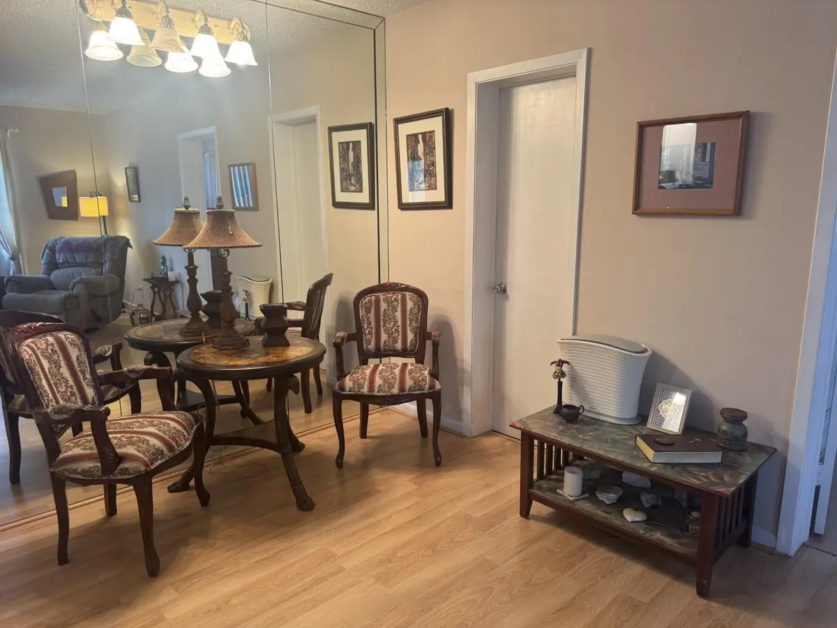 Dining area at 11 SW 4TH Avenue 1, Boca Raton