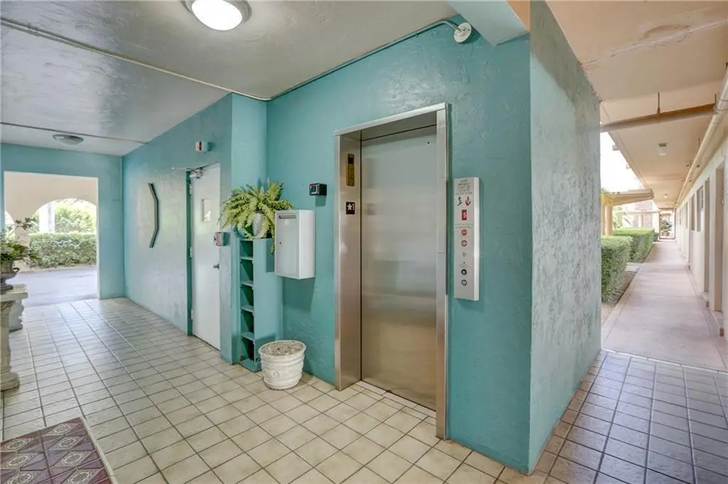 4100 CRYSTAL LAKE Drive 110, Deerfield Beach, FL – photo 6