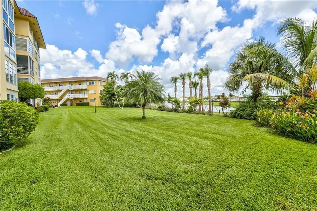 4100 CRYSTAL LAKE Drive 110, Deerfield Beach, FL – photo 4