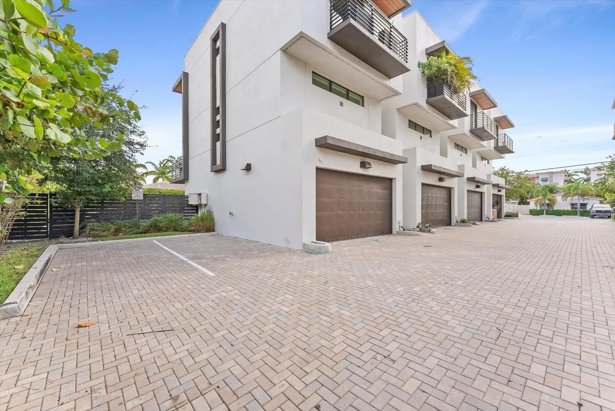 05-5 at 1048 N Victoria Park Road, Fort Lauderdale