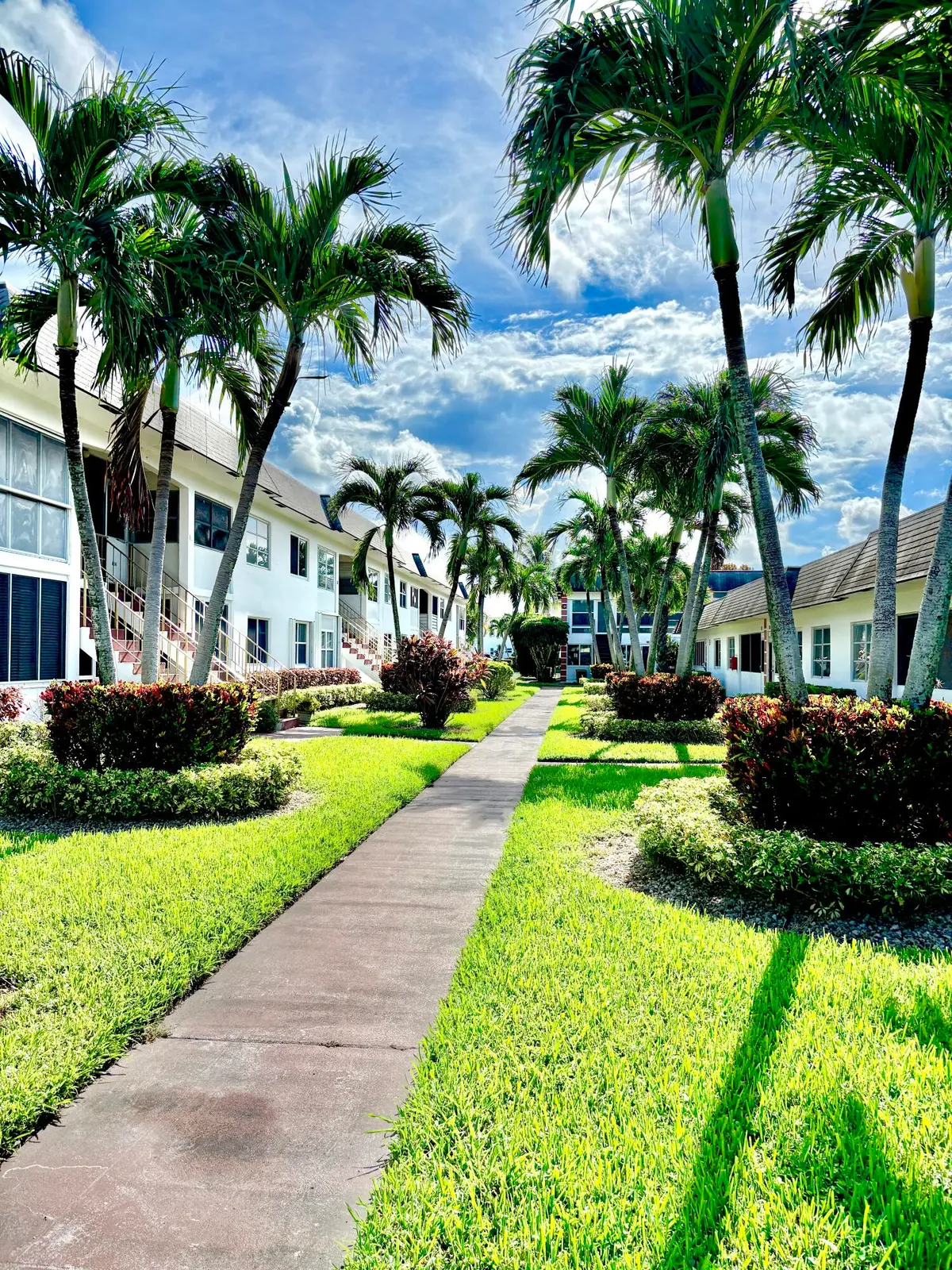 garden view at 16 PLYMOUTH A, West Palm Beach