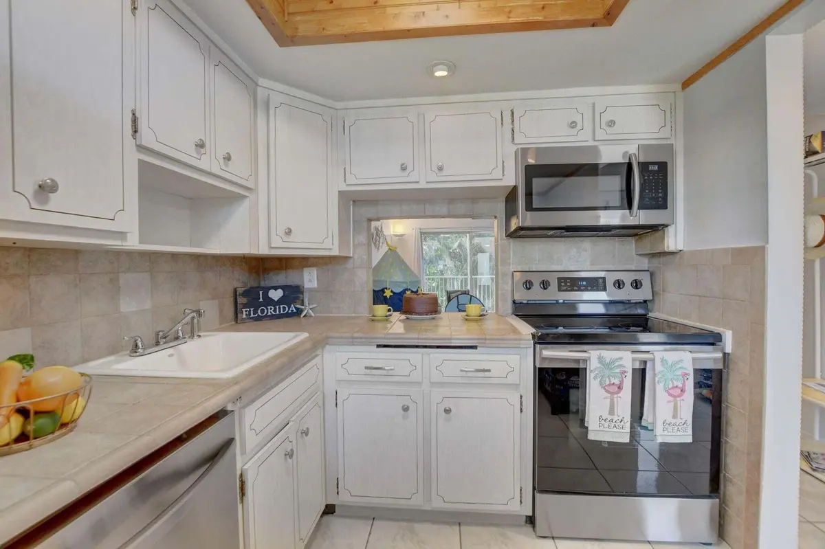 899- Pic 5 at 899 SE 2nd Avenue 215, Deerfield Beach