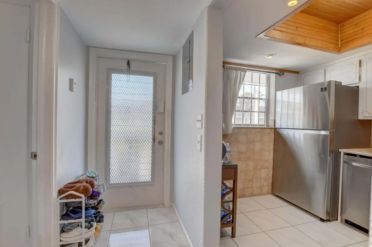 899- PIc 24 at 899 SE 2nd Avenue 215, Deerfield Beach