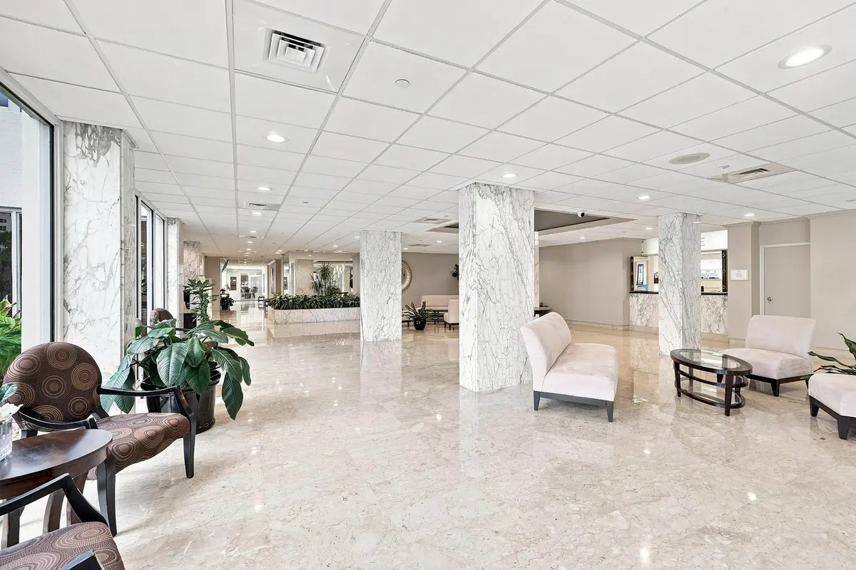 09_lobby at 3300 NE 36th Street 1121, Fort Lauderdale