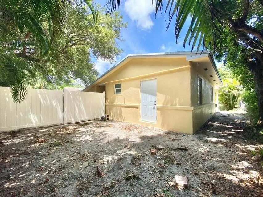 20220824221144382506000000-o at 660 NE 34th Court 3, Oakland Park
