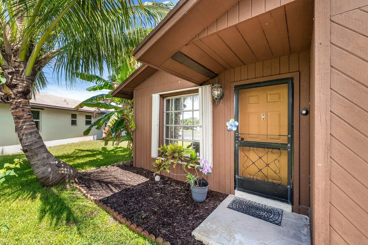 Front enterance at 2664 SE 27th Lane 58a, Boynton Beach