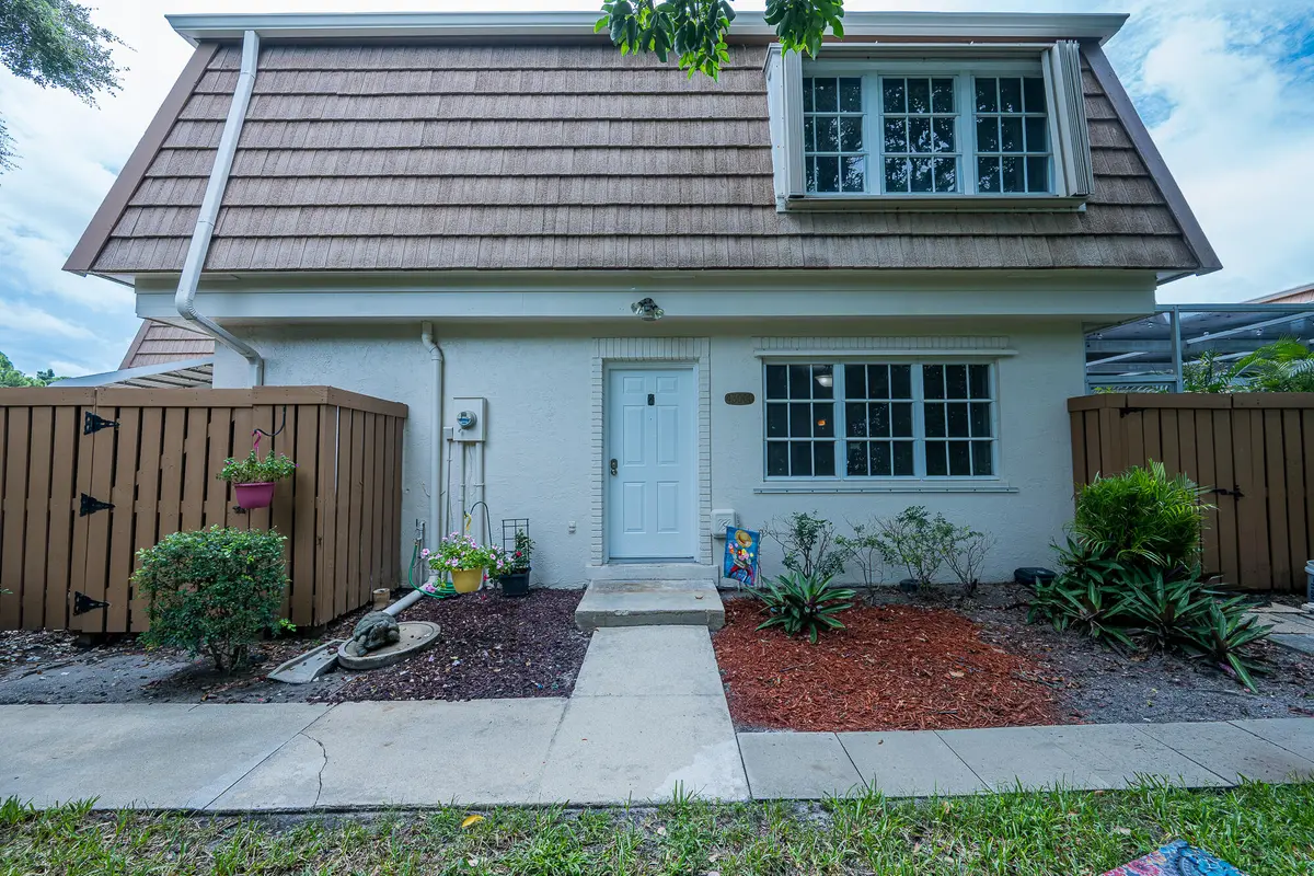 Front entrance at 4300 Hazel Avenue D, Palm Beach Gardens