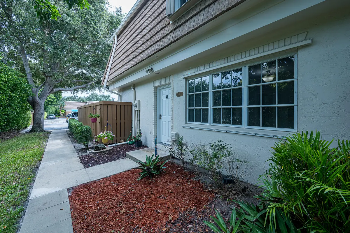 Walkway to Front door at 4300 Hazel Avenue D, Palm Beach Gardens