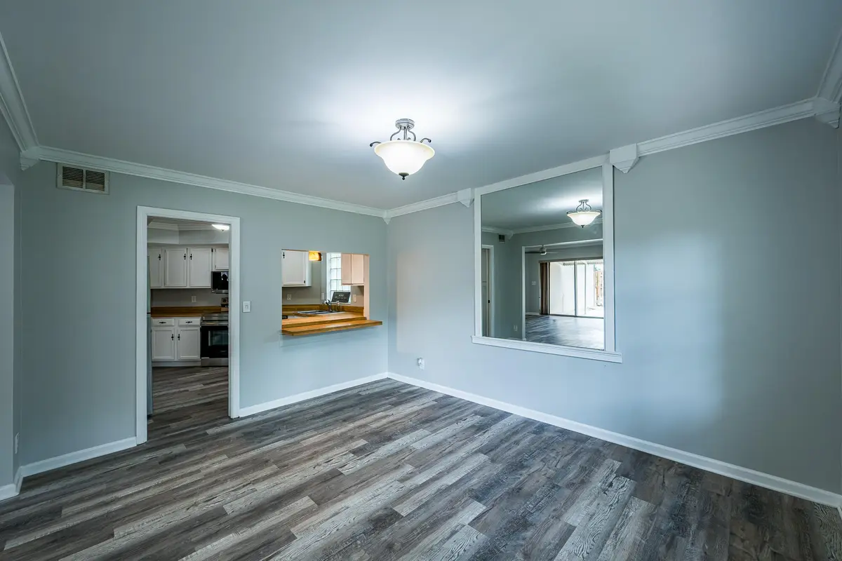 Huge dining area at 4300 Hazel Avenue D, Palm Beach Gardens