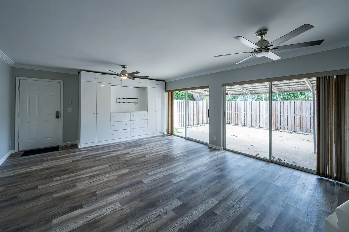 Living room at 4300 Hazel Avenue D, Palm Beach Gardens