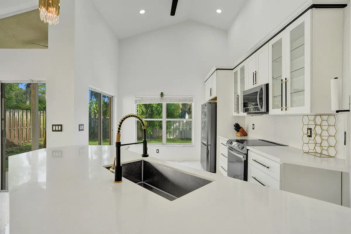 Oversized Sink at 6965 NW 29th Court, Margate