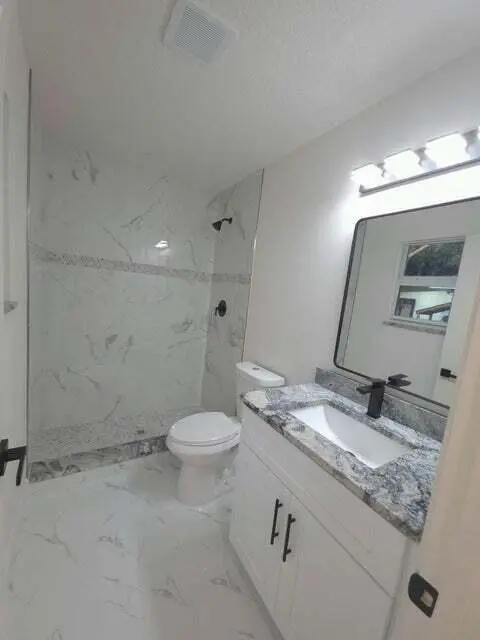 2 bathroom at 8001 Hibiscus Road, Fort Pierce
