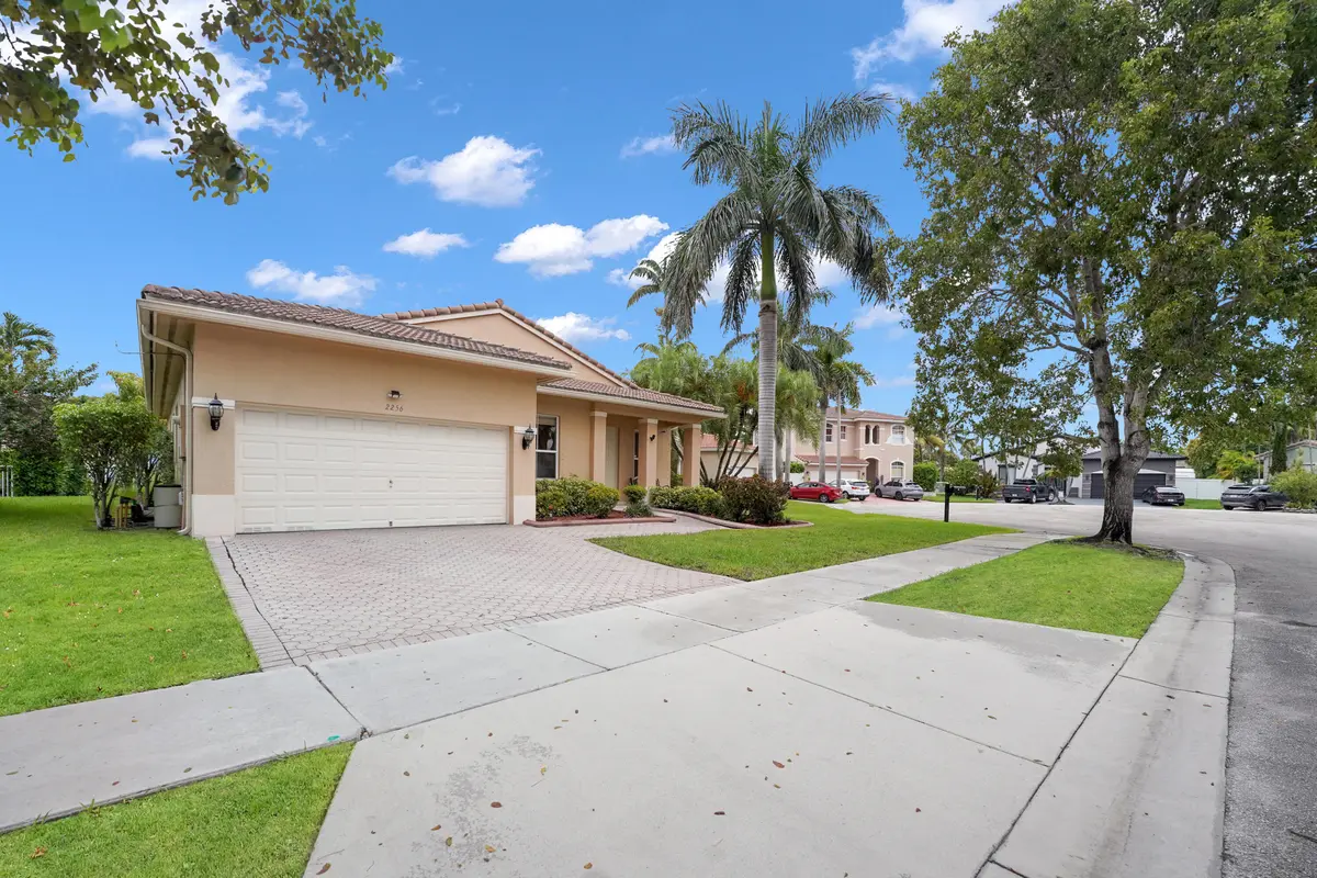 DSC07830 driveway garage at 2256 SW 131st Terrace, Miramar