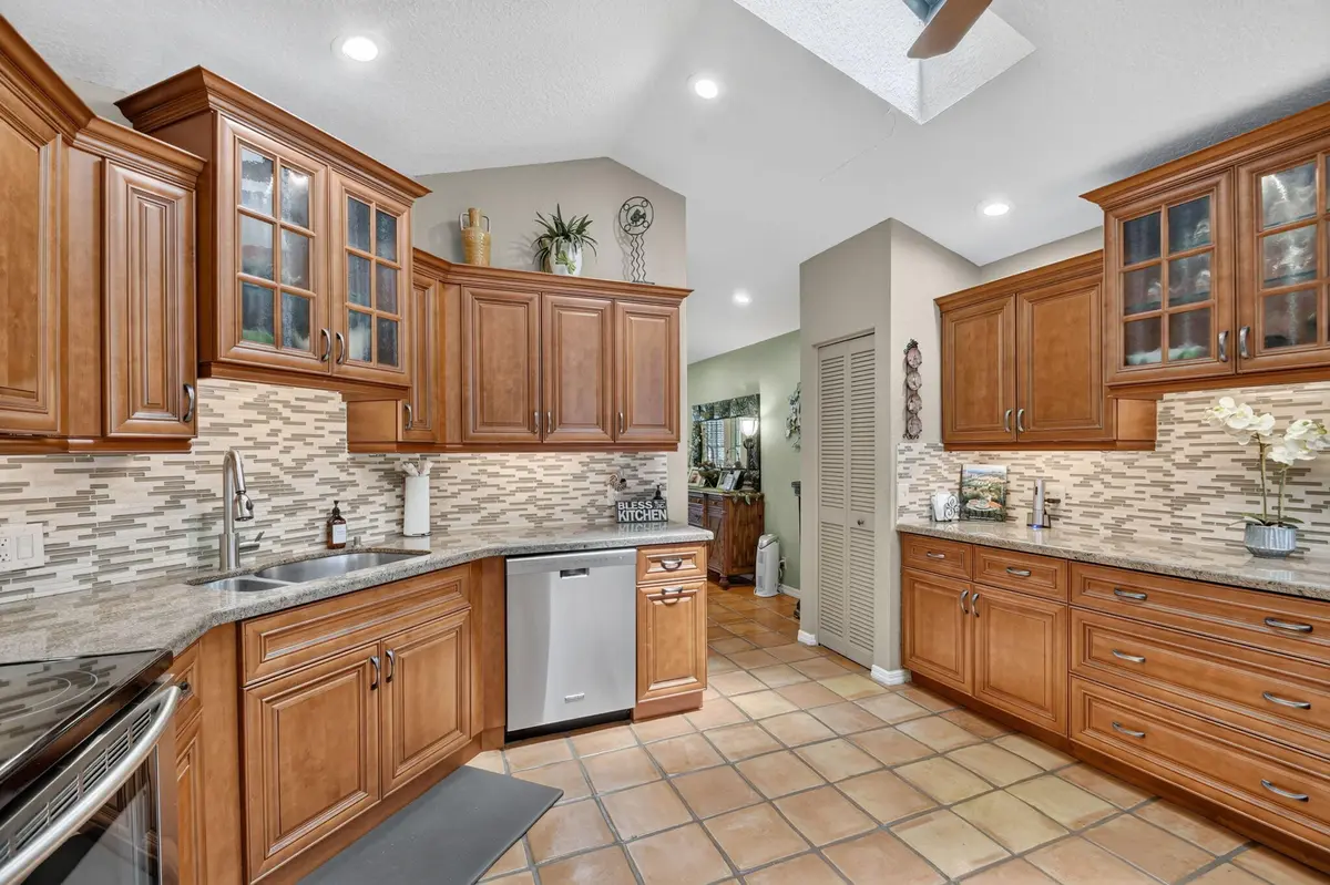 Large eat-in-kitchen at 6097 Bay Isles Drive, Boynton Beach