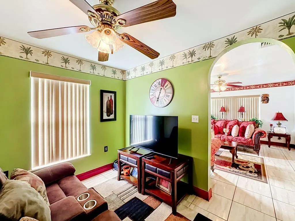 plV1b91w at 2914 ZORA NEAL Drive, Fort Pierce