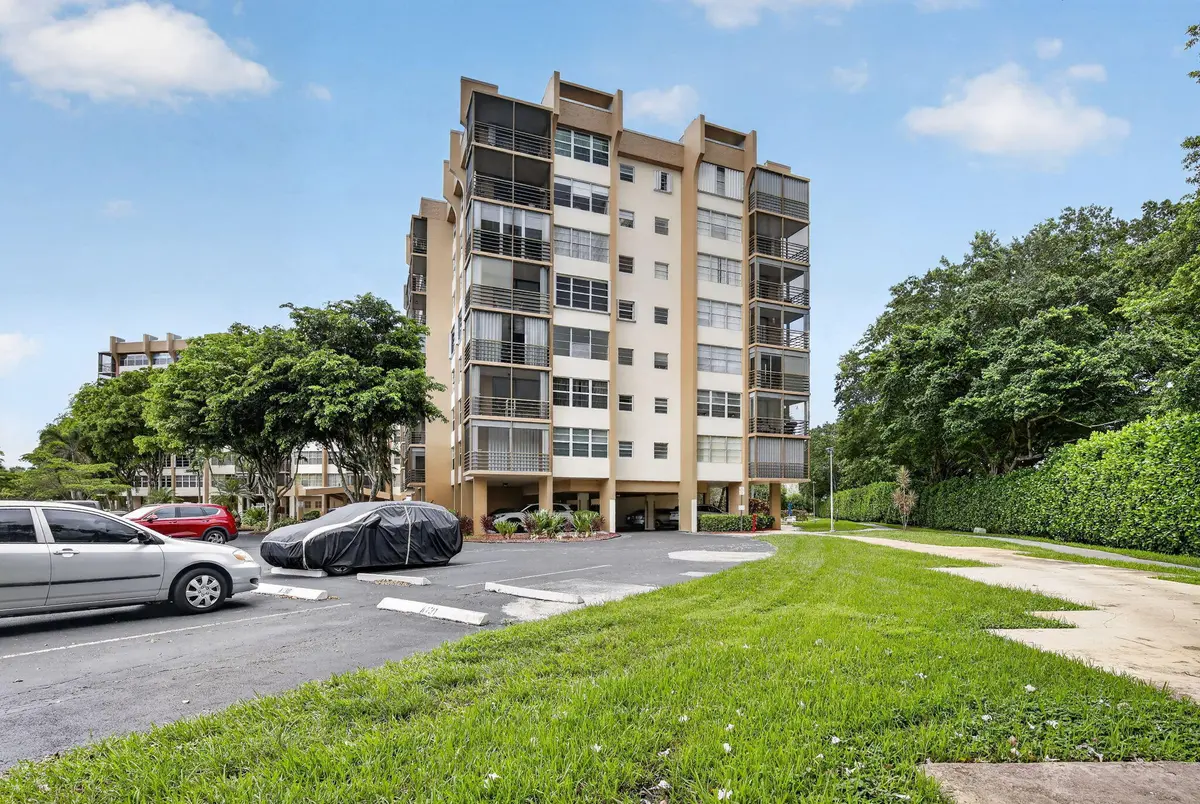 3-web-or-mls-_A7A5380 at 1400 Saint Charles Place 313, Pembroke Pines