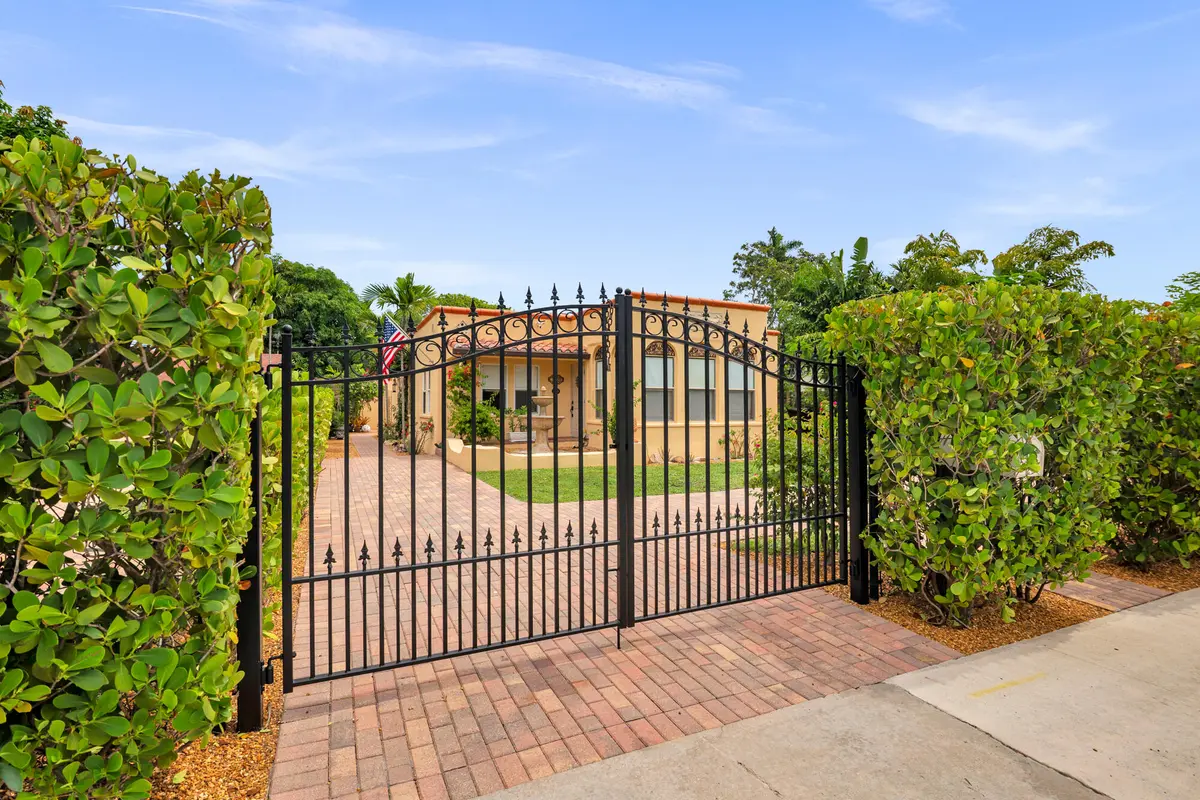Front at 319 Plymouth Road, West Palm Beach