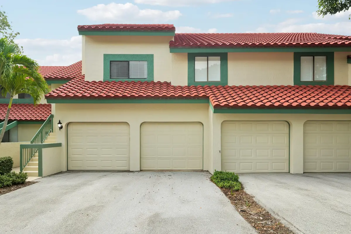 1 Car Garage at 13 LEXINGTON Lane G, Palm Beach Gardens