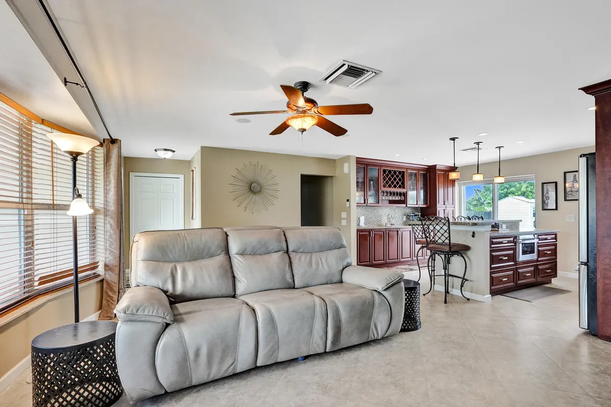 DSC03278 at 80 SE 10TH Street, Pompano Beach