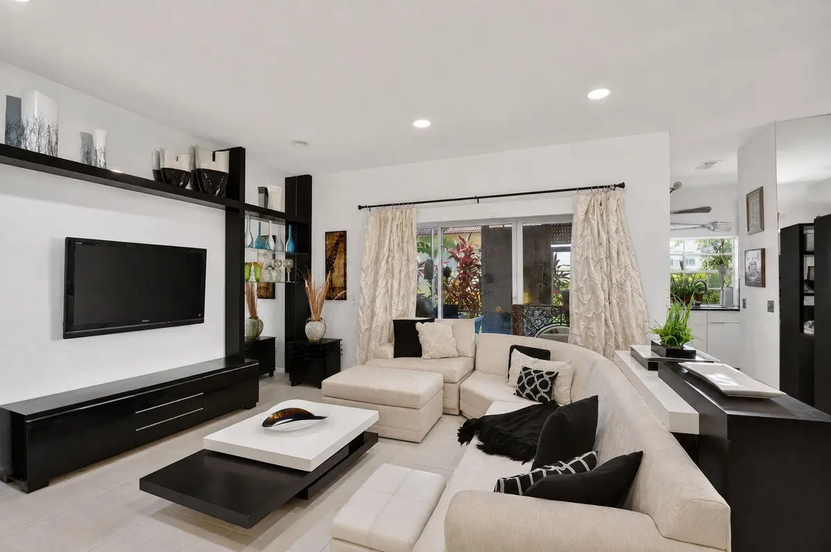 6487 Via Regina at 6487 Via Regina, Boca Raton