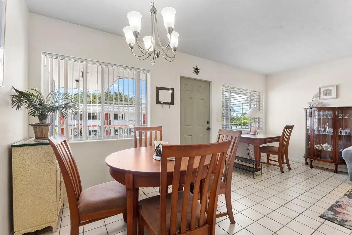 009-3160LakeOsborneDrive-206-LakeWorthBe at 3160 Lake Osborne Drive Bldg 6 unit 206, Lake Worth Beach