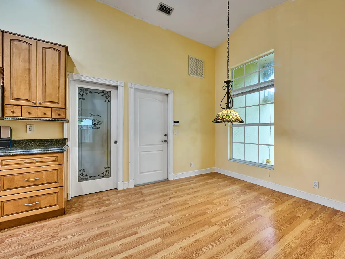 Eat in Kitchen at 6022 LAUDERDALE Street, Jupiter