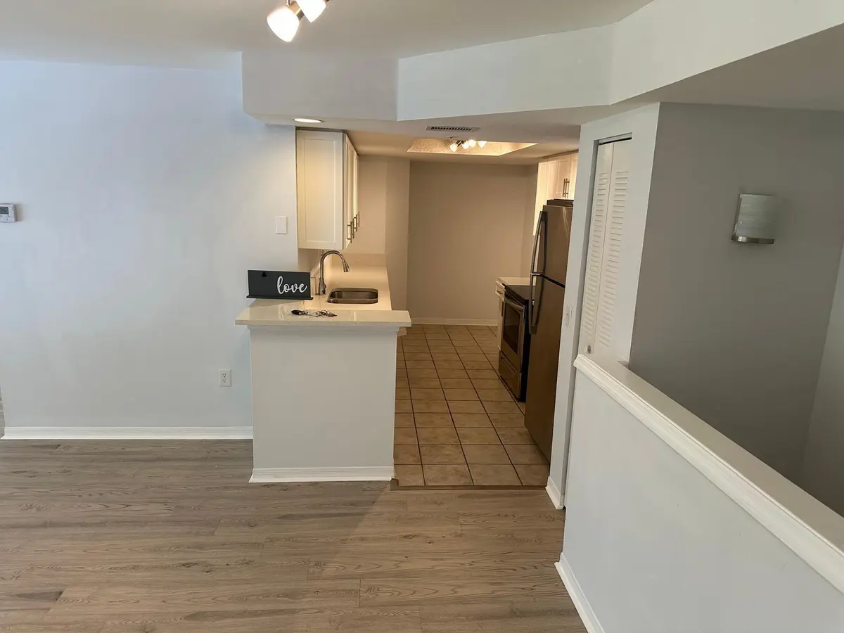 WhatsApp Image 2025-11-17 at 18.01.35_71 at 4179 N HAVERHILL Road 609, West Palm Beach