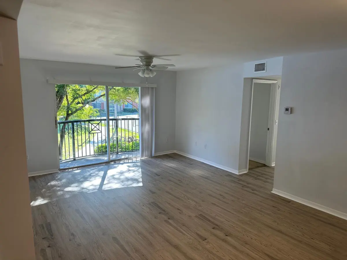 WhatsApp Image 2025-11-17 at 18.01.35_44 at 4179 N HAVERHILL Road 609, West Palm Beach