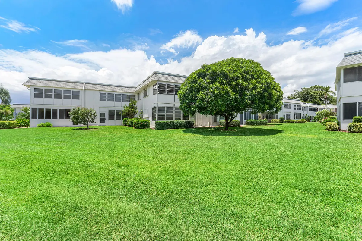 023-3120LakeOsborneDrive-106-LakeWorthBe at 3120 Lake Osborne Drive, Lake Worth Beach