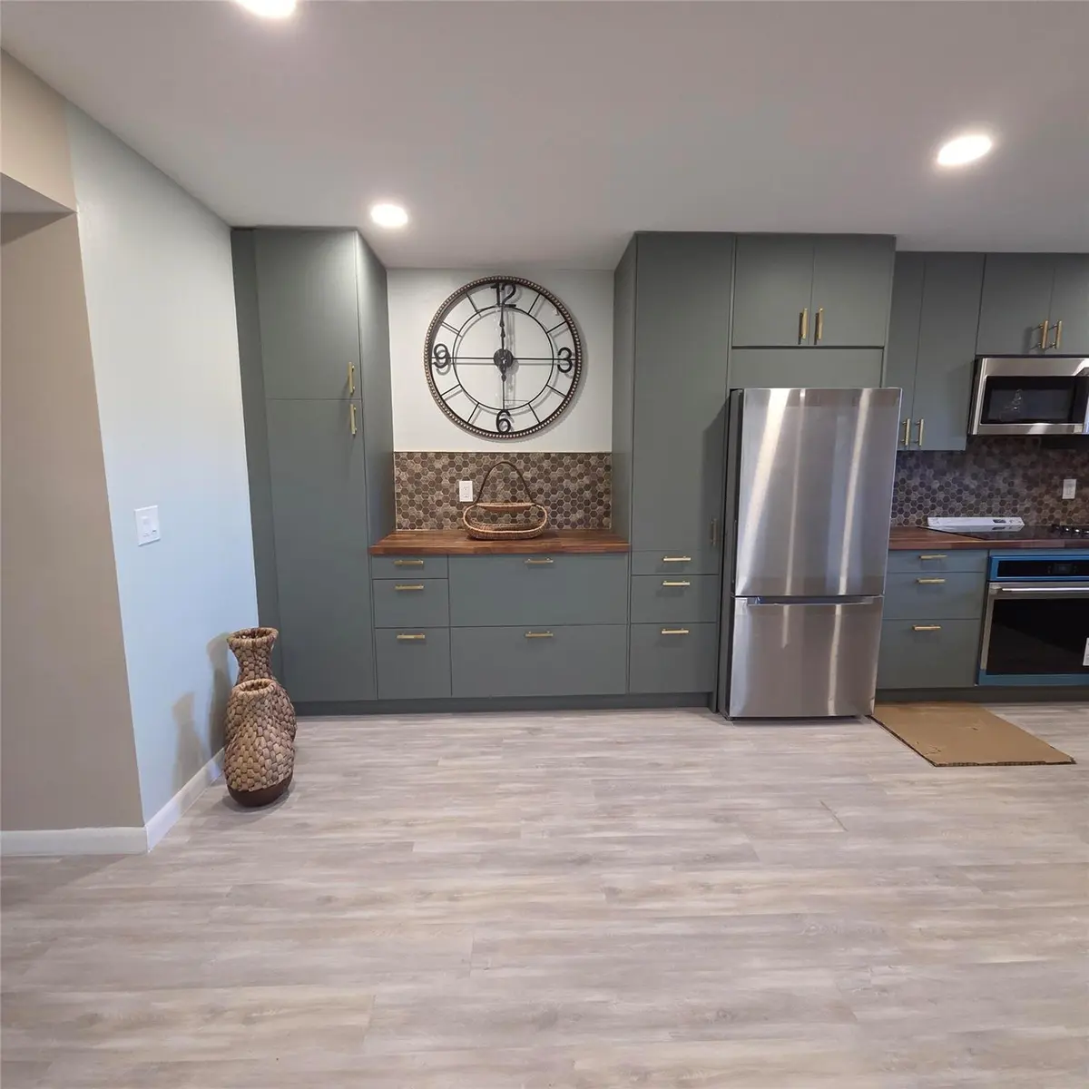 Large DINING ROOM, a cooks dream! at 5385 LAKEFRONT Boulevard A, Delray Beach