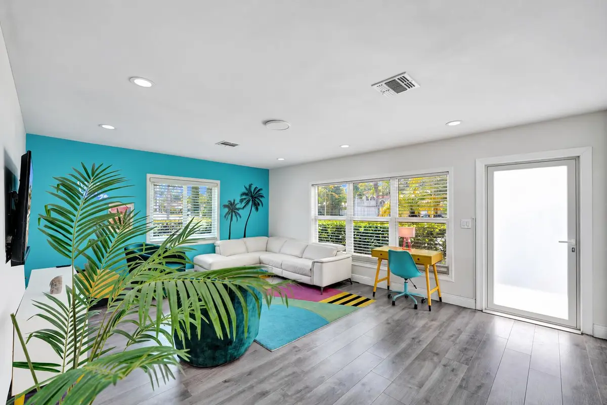 living room at 1535 HOLLYWOOD Boulevard, Hollywood