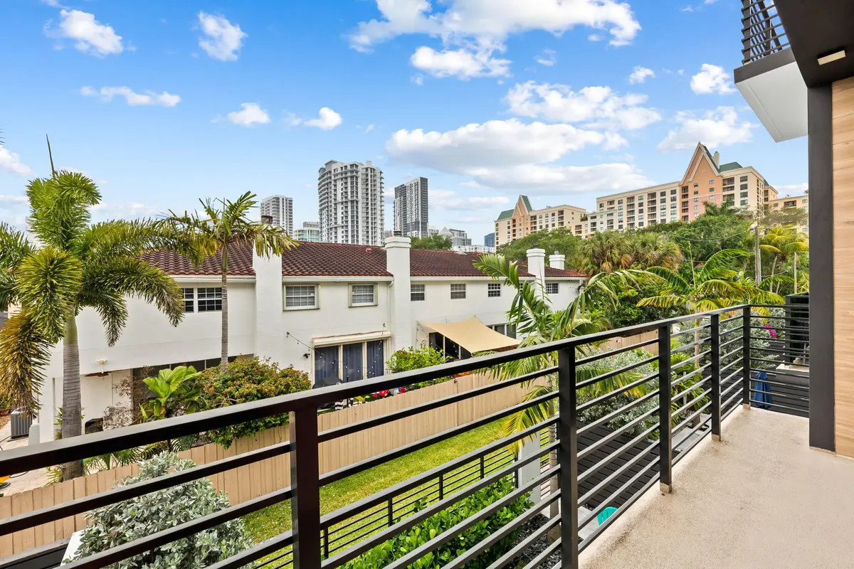 6-web-or-mls-DSC_6389 at 818 NE 2ND Street, Fort Lauderdale