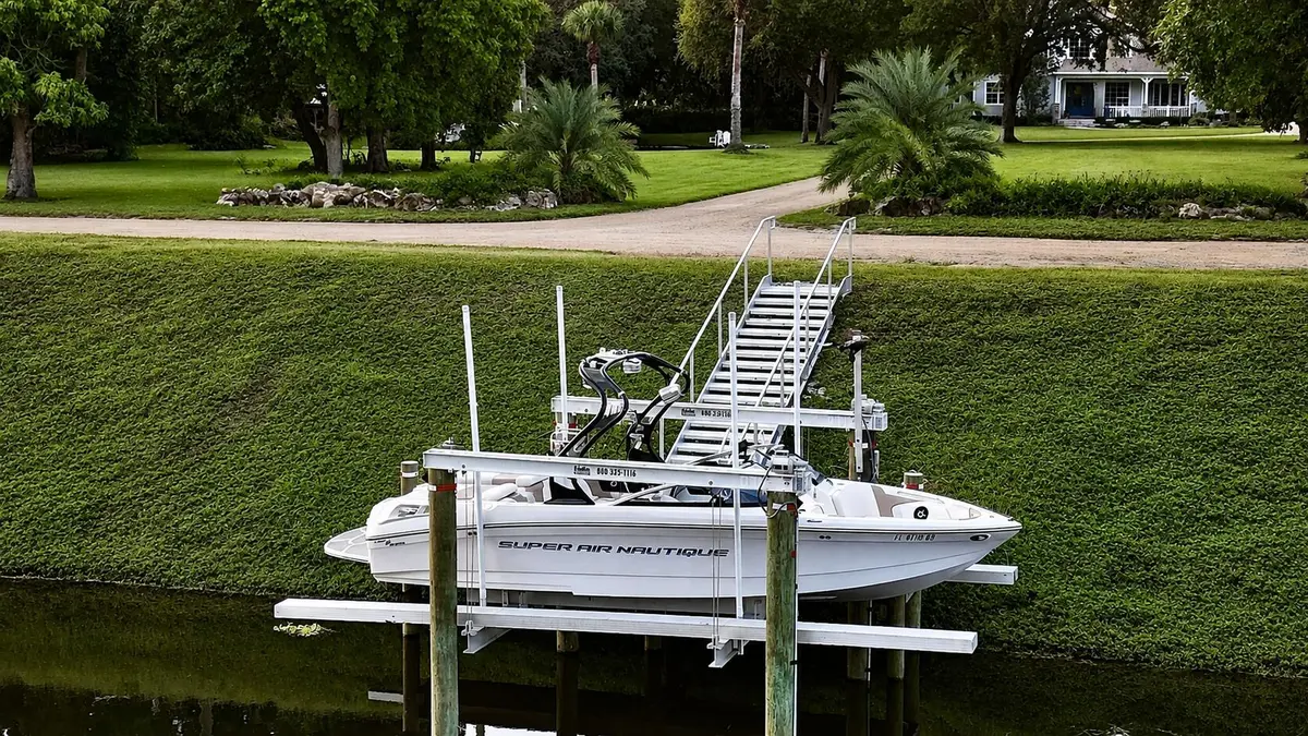 Boat Lift at 4786 Ridgewood Road, Boynton Beach