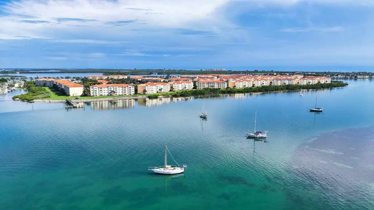 T2 at 26 HARBOUR ISLE Drive 102, Fort Pierce