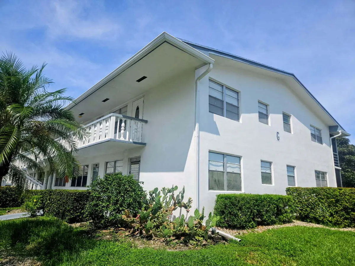 downstairs corner unit with central a/c! at 125 Northampton G, West Palm Beach