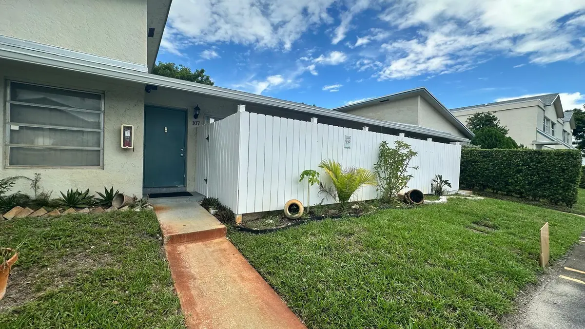 WhatsApp Image 2026-09-04 at 13.16.59 (2 at 3000 NW 5th Terrace 107, Pompano Beach